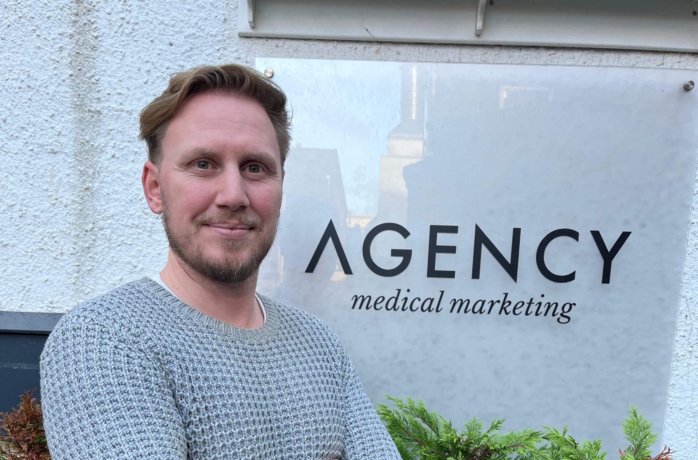 Michael Colling-Tuck presenting the 3 E's framework at a healthcare conference.